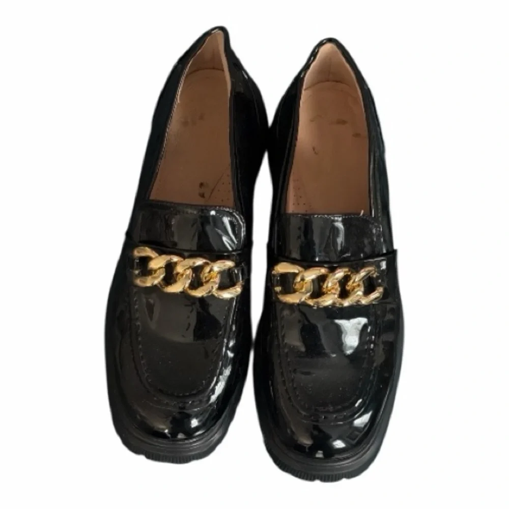 INC International Concepts Black Patent Loafers with Gold Chain Size 10W - Picture 1 of 4